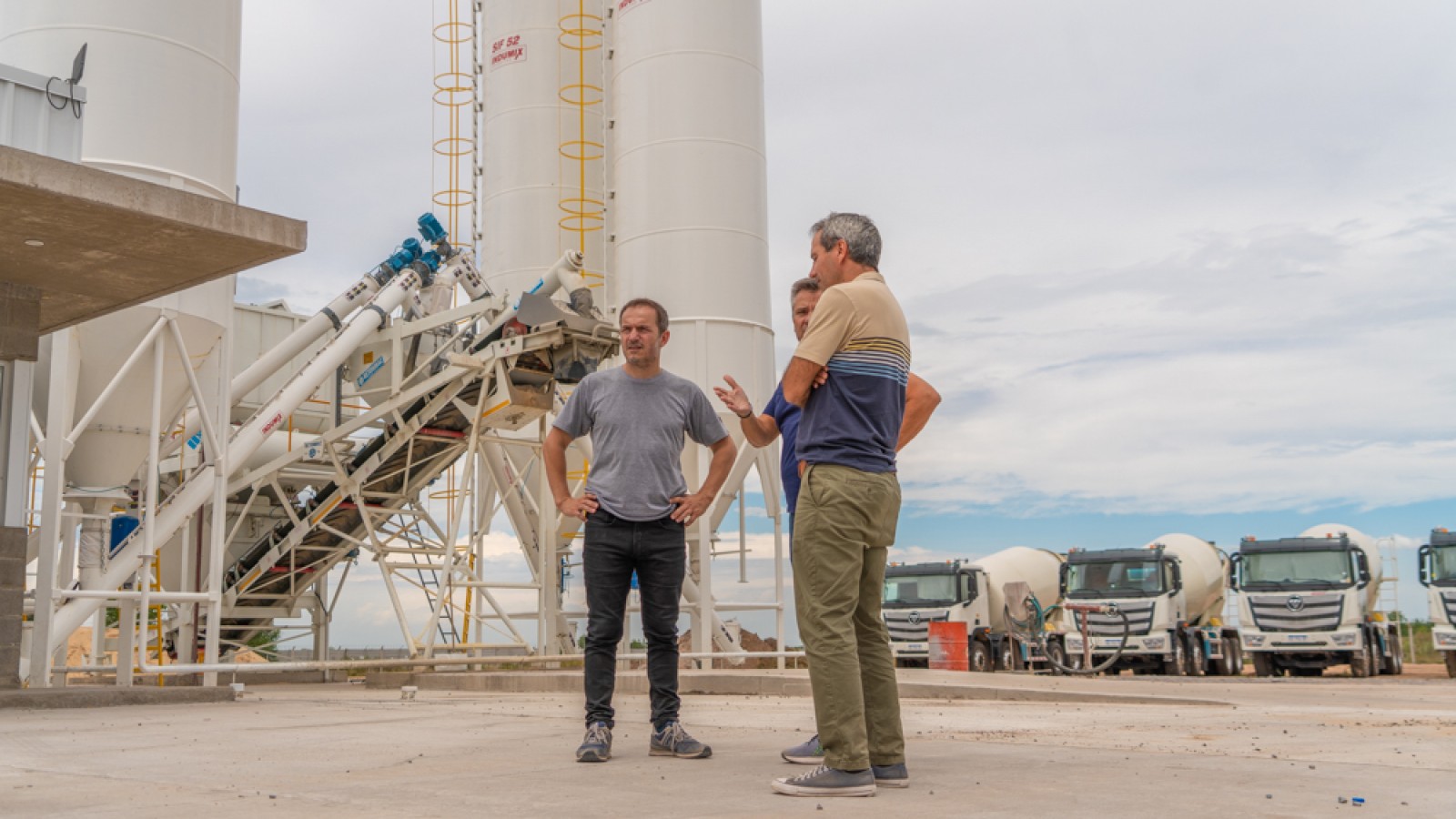 Abella visitó la planta de otra importante empresa que se radicó en Campana